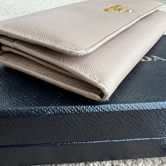 Pre-loved Authentic Prada Large Saffiano Leather Wallet - Picture 3 of 13